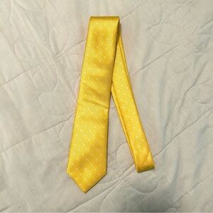 Izod Mens Necktie Yellow with White Dots